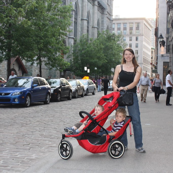 A stroller that works on cobblestone.