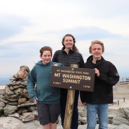 Summit sign at Mount Washington State Park in New Hampshire.